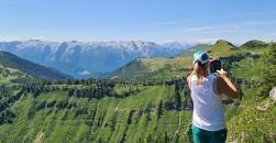 Mit dem Handy in den Bergen fotografieren und sich orientieren