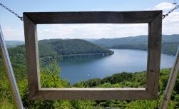 Blick beim Wandern auf den idyllischen Edersee