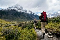 Der W-Trek in Chile erfreut sich bei Wanderern sehr großer Beliebtheit. Bildquelle: @ Toomas Tartes / Unsplash.com