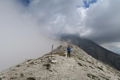 Abruzzen Gipfel sind auch bei schönem Wetter oft in Wolken gehült.