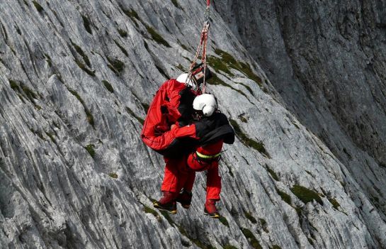 Bergrettung aus der Luft - Bild Hans (Pixabay)