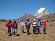 Nepal-Trekking - hinten recht der Lobuche East (6119 m)