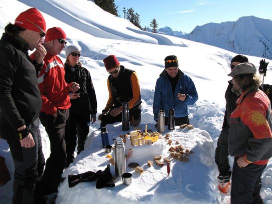 Brotzeit beim Winterwandern