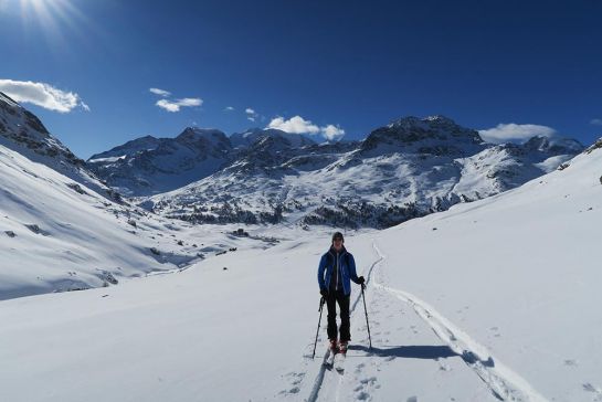 Rückblick zum Berninapass, wo das gut geheizte Wohnmobil auf uns wartet.