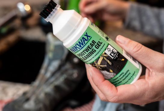 Nikwax Schuhreinigungsgel mit neuer, robuster Applikatorbürste