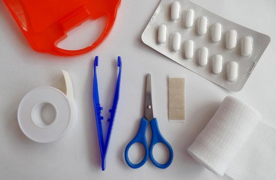 Erste Hilfe Set (Bild: Monfocus - Pixabay)