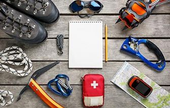 Bergsport Ausrüstung - Shutterstock: 787729921 von Aleksandr Grechanyuk